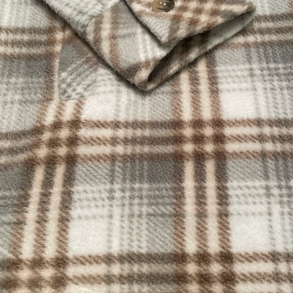 THREAD & SUPPLY Shacket Oversized Fleece Button Down with Pockets Medium - Picture 13 of 13